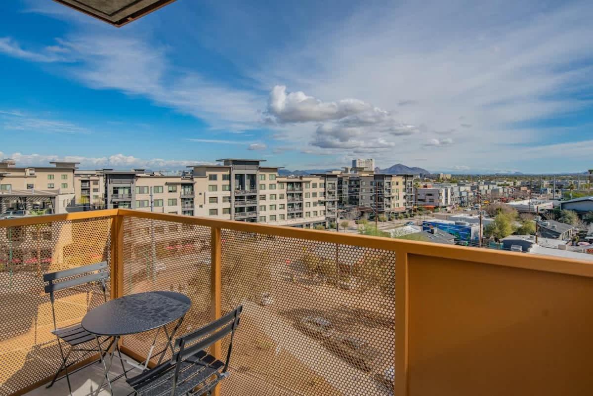 Striking 2Bd - Cdt- Gym, Pool, Parking - Sleep8 Apartment Phoenix Exterior photo