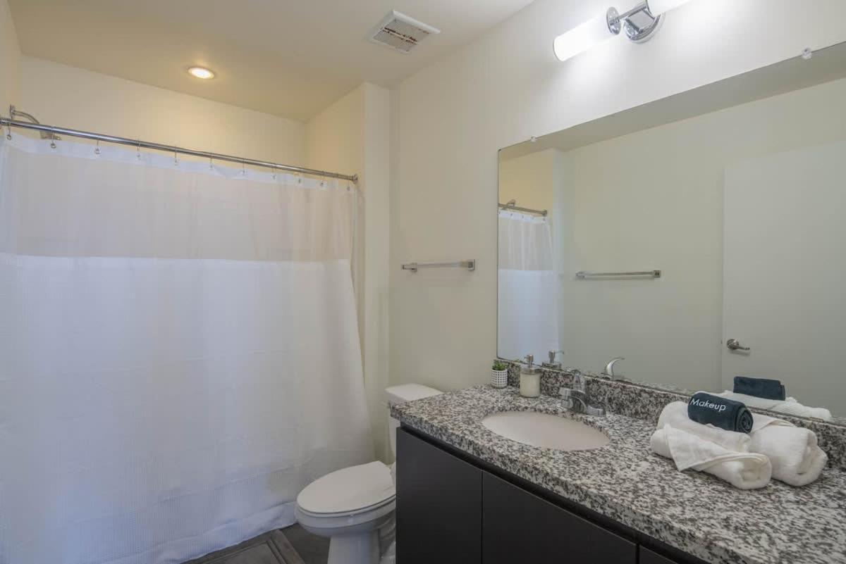 Striking 2Bd - Cdt- Gym, Pool, Parking - Sleep8 Apartment Phoenix Exterior photo